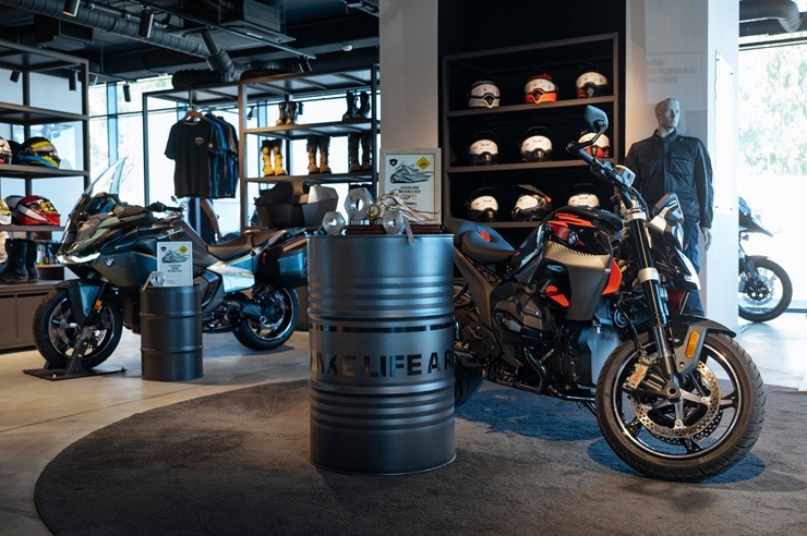 BMW triumfē konkursā «Latvijas Gada motocikls 2026» – BMW R 1300 R iegūst galveno balvu 394875