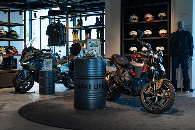 BMW triumfē konkursā «Latvijas Gada motocikls 2026» – BMW R 1300 R iegūst galveno balvu 394865
