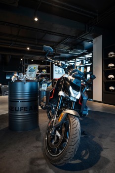 BMW triumfē konkursā «Latvijas Gada motocikls 2026» – BMW R 1300 R iegūst galveno balvu 9