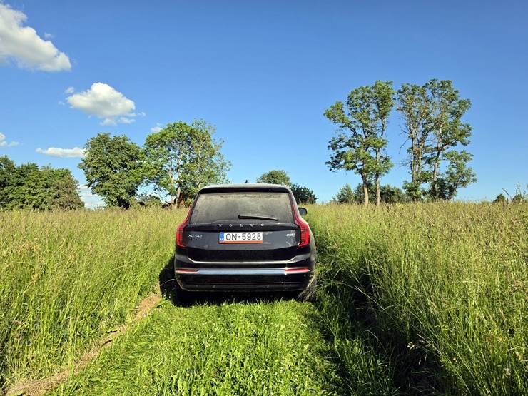 Sadarbībā ar «SIXT Latvia» un «Volvo XC90» (no 55 eiro dienā) apceļojam Latgali 394888