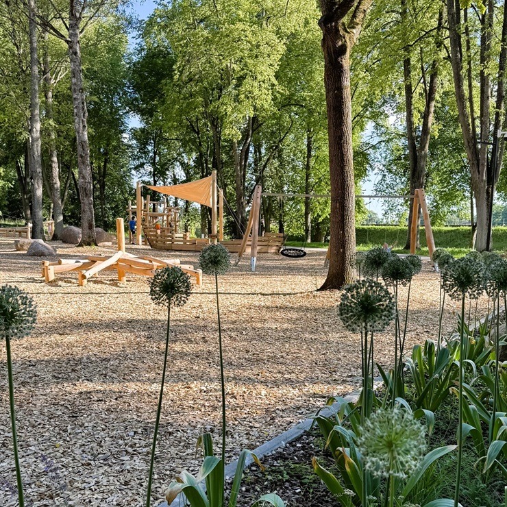 Iespaidīgas pārvērtības - Jēkabpilī atklāts atjaunotais Krustpils parks 394947