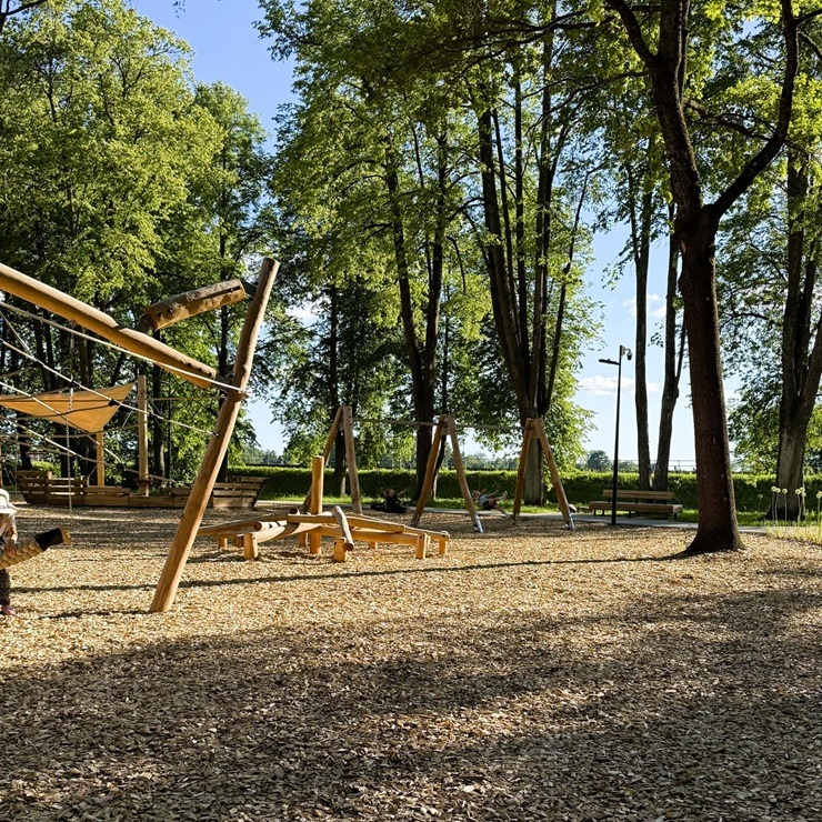 Iespaidīgas pārvērtības - Jēkabpilī atklāts atjaunotais Krustpils parks 394945