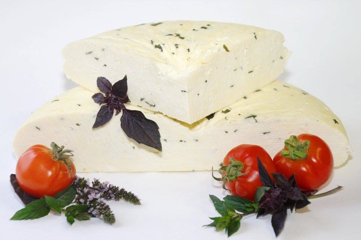 Latvijas siera darītāji iepazīstinās ar savu produkciju Siera tirgū Straupē 394979