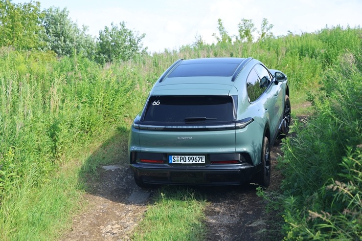 «Cayenne Road Show 2026» ietvaros dažādās trasēs iepazīstam jauno «Porsche Cayenne Electric» un «Porsche 911» modeļus 395295