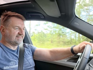 «Cayenne Road Show 2026» ietvaros dažādās trasēs iepazīstam jauno «Porsche Cayenne Electric» un «Porsche 911» modeļus 21