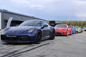 «Cayenne Road Show 2026» ietvaros dažādās trasēs iepazīstam jauno «Porsche Cayenne Electric» un «Porsche 911» modeļus 31