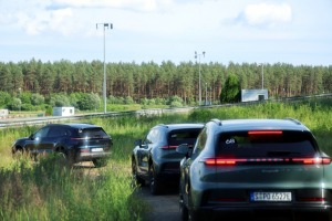 «Cayenne Road Show 2026» ietvaros dažādās trasēs iepazīstam jauno «Porsche Cayenne Electric» un «Porsche 911» modeļus 9