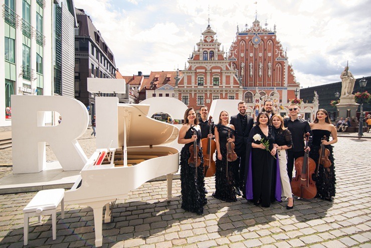«Gala Galante. Viva La Musica!» mākslinieki pārvērš Vecrīgu par neparastu skatuvi 395370