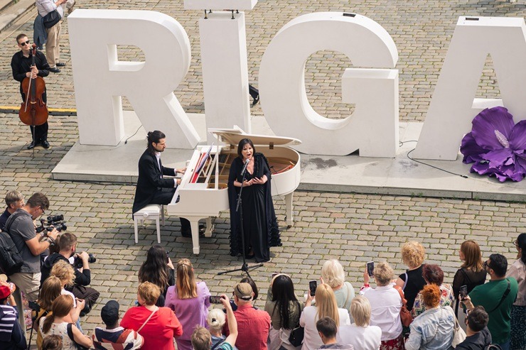 «Gala Galante. Viva La Musica!» mākslinieki pārvērš Vecrīgu par neparastu skatuvi 395366