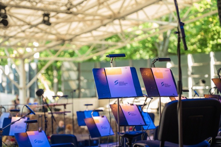 Uz «Pūt, vējiņi!» skatuves tiekas ar latviešu vijolniece Kristīne Balanas un franču pianists Likā Debargs 395374