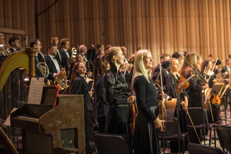 Uz «Pūt, vējiņi!» skatuves tiekas ar latviešu vijolniece Kristīne Balanas un franču pianists Likā Debargs 395388