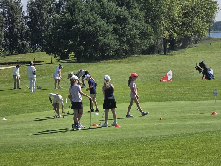 «Samsung» rīko aktīvu mediju dienu Rīgas golfa klubā «Ozo Golf Club» 395641