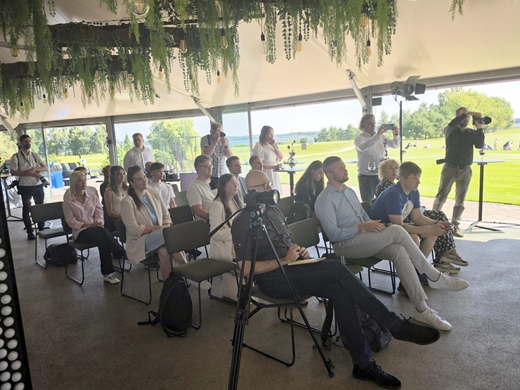 «Samsung» rīko aktīvu mediju dienu Rīgas golfa klubā «Ozo Golf Club» 395623