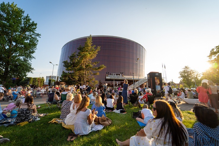 Liepājas koncertzāles muzikālais pikniks pulcē plašu klausītāju loku 395769