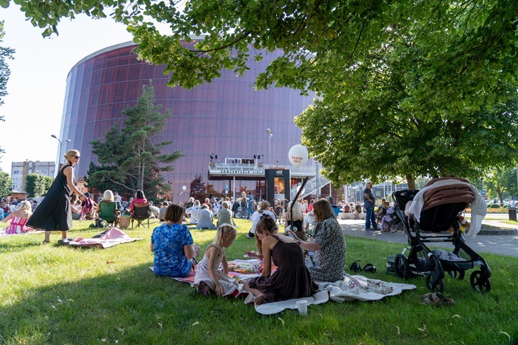 Liepājas koncertzāles muzikālais pikniks pulcē plašu klausītāju loku 395778