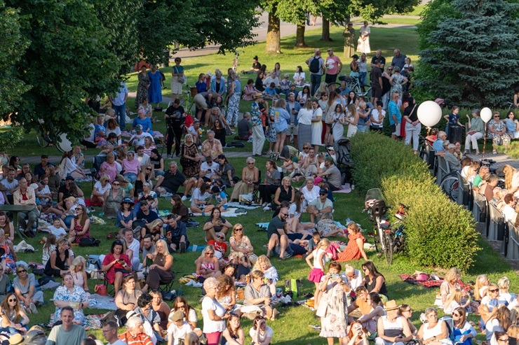 Liepājas koncertzāles muzikālais pikniks pulcē plašu klausītāju loku 395770