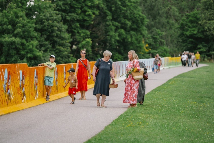 Siguldā apskatāms viena mākslineka garākais murālis 395784