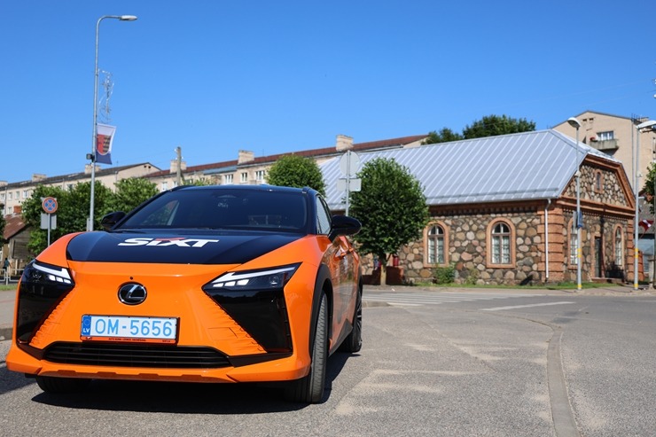 Sadarbībā ar «SIXT Latvia» un «Lexus RZ 500e» (no 850 eiro mēnesī) apceļojam Krāslavas novadā 395966