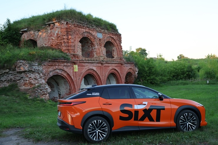 Sadarbībā ar «SIXT Latvia» un «Lexus RZ 500e» (no 850 eiro mēnesī) apceļojam Daugavpili un Augšdaugavas novadu 396028