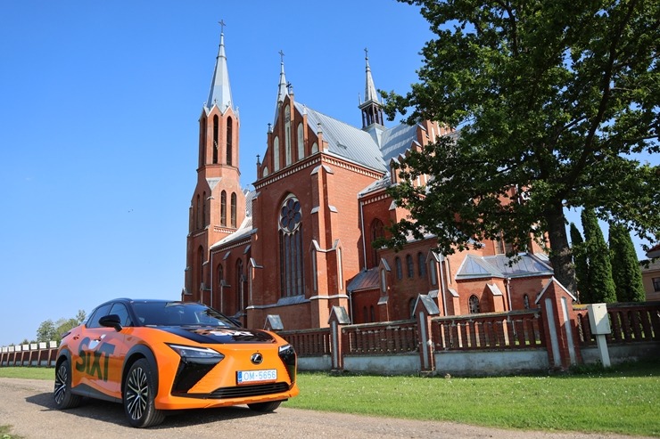 Sadarbībā ar «SIXT Latvia» un «Lexus RZ 500e» (no 850 eiro mēnesī) apceļojam Daugavpili un Augšdaugavas novadu 396031