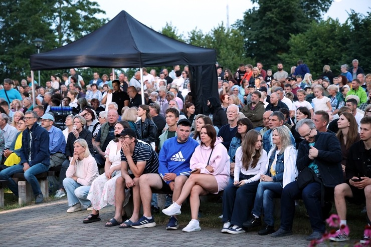 Annas dienas Krāslavas novada Dagdā apmeklē liels vietējo un pilsētas ciemiņu skaits 396215