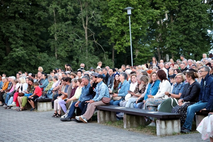 Annas dienas Krāslavas novada Dagdā apmeklē liels vietējo un pilsētas ciemiņu skaits 396218