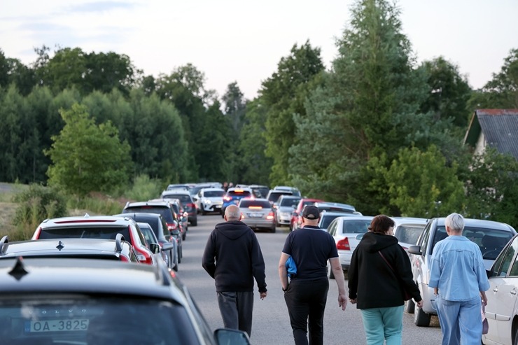 Annas dienas Krāslavas novada Dagdā apmeklē liels vietējo un pilsētas ciemiņu skaits 396205