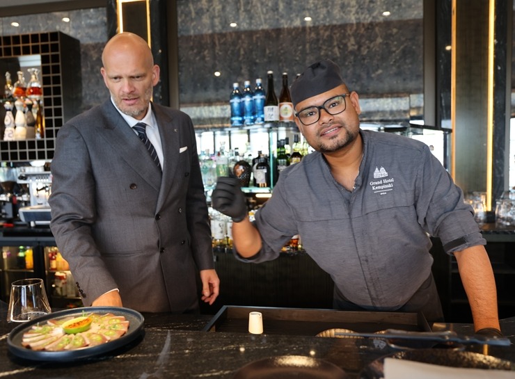 Izbaudām Vecrīgas viesnīcas «Grand Hotel Kempinski Riga» Michelin restorāna «Stage22 Bar & Restaurant» godalgoto vīna karti 396273