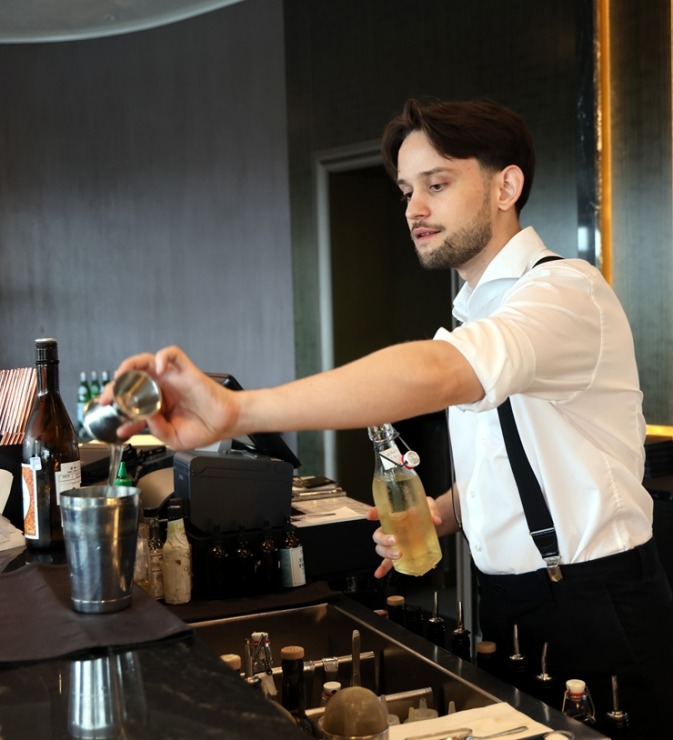 Izbaudām Vecrīgas viesnīcas «Grand Hotel Kempinski Riga» Michelin restorāna «Stage22 Bar & Restaurant» godalgoto vīna karti 396295