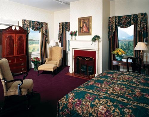 Žurnāls Forbes Traveler ir publicējis viesnīcu hītu, kuras ir „iegājušas” vēsturē. The Mount Washington Hotel Žurnāls Forbes Traveler ir publicējis viesnīcu hītu, kuras ir „iegājušas” vēsturē. The Mount Washington Hotel 18850