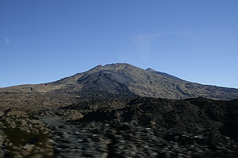 Tenerifas sala ir lielākā no Kanāriju salām, lai gan ievērojami mazāka par Latgali, taču ar vienu no lielākajiem vulkāniem Atlantijas okeāna. Tenerifas sala ir lielākā no Kanāriju salām, lai gan ievērojami mazāka par Latgali, taču ar vienu no lielākajiem vulkāniem Atlantijas okeāna. 19424