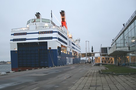Prāmi Regina Baltica 1980.gadā uzbūvēja somijas kuģubūvētava Wartsila Perno. Pirmo reizi prāmis jūrā devās konsorcija Viking Line sastāvā un tā nosauk Prāmi Regina Baltica 1980.gadā uzbūvēja somijas kuģubūvētava Wartsila Perno. Pirmo reizi prāmis jūrā devās konsorcija Viking Line sastāvā un tā nosauk 19664
