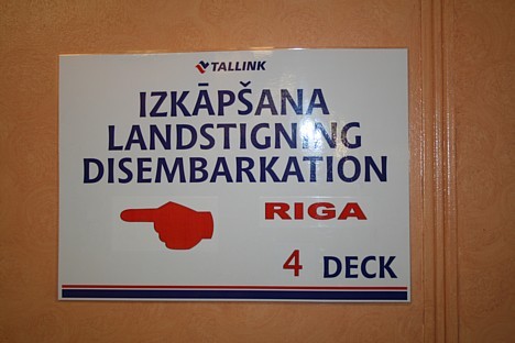 Tikt galā ar liela prāmja gaiteņu labirintiem pasažieriem palīdz norādes un, protams, laipnais personāls. Tikt galā ar liela prāmja gaiteņu labirintiem pasažieriem palīdz norādes un, protams, laipnais personāls. 19673