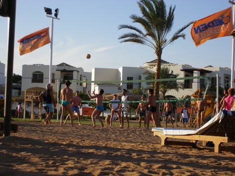 Volejbola laukums viesnīcā Mirabel Beach Resort 19910
