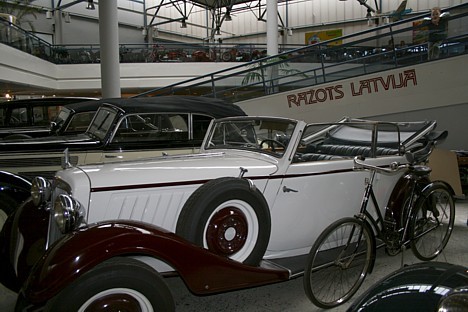 Muzejā ir atspoguļota autorūpniecības vēsture Latvijā jau no 19. gs. 80. g., īpaši izceļami Latvijā ražotie auto, no kuriem vecākais ir ugunsdzēsēju a Muzejā ir atspoguļota autorūpniecības vēsture Latvijā jau no 19. gs. 80. g., īpaši izceļami Latvijā ražotie auto, no kuriem vecākais ir ugunsdzēsēju a 21415