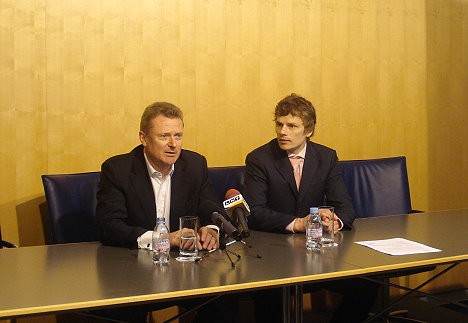 airBaltic prezidents Bertolts Fliks un viceprezidents Jānis Vanags informē, ka Boeing 757-200 ir lielākā Baltijas reģiona aviokompāniju flotēs lidojoš 21575