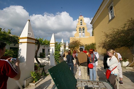 Tez Tour info grupa pie klostera zvanu torņa 22253