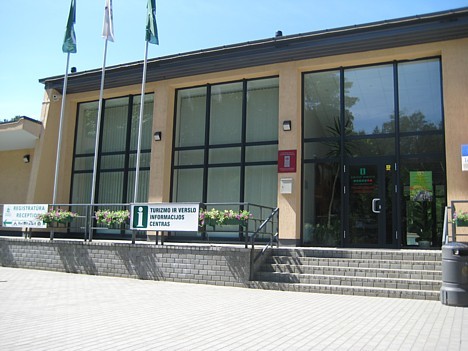 Druskininaki Tūrisma un biznesa informācijas centrs atrodas ~700 m no pilsētas centra, proti, Gardino gatve 3 Druskininaki Tūrisma un biznesa informācijas centrs atrodas ~700 m no pilsētas centra, proti, Gardino gatve 3 22888
