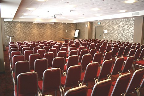 Konfrenču menedžments ir augstā līmenī, jo spēj piedāvāt daudzas telpas un labu servisu 23243