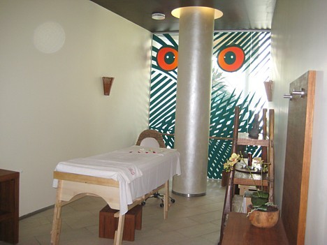 Piedāvājumā ir kosmētiskās procedūras, masāžas, pīlingi un dažādas speciālās spa paketes gan vīriešiem, gan sievietēm 23290