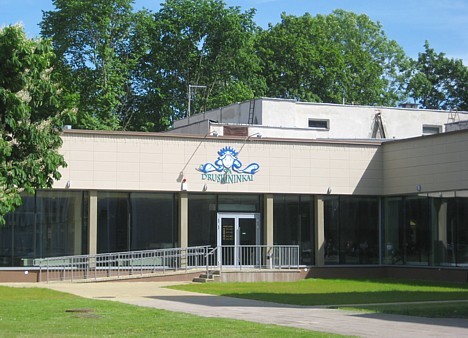 Spa Druskininkai, kas satāv no viesnīcas, baseina, pirts kompleksa un spa centra, atrodas Lietuvas kūrortpilsētā Druskininkai, V.Kudirkos g. 45 23297