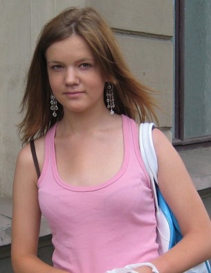 Skolniece Ilva labprāt atpūšas pie Daugavas, jo tā ir tuvu pie mājām 25316