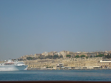 Info par braucieniem uz Maltu: www.kolumbs.lv, info par Maltas stiklu: www.visitmalta.com 25440