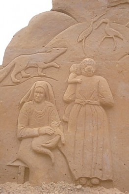 Monumentālās skulptūras vienā pusē ir redzami Durbes kaujas skati... 26255