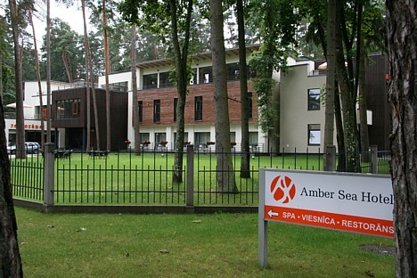 Amber Sea Hotel & SPA atrodas Jūrmalā un no citām viesnīcām atšķiras ar klusumu, priežu meža tiešo klātbūtni un plašu zaļo teritoriju Amber Sea Hotel & SPA atrodas Jūrmalā un no citām viesnīcām atšķiras ar klusumu, priežu meža tiešo klātbūtni un plašu zaļo teritoriju 26970