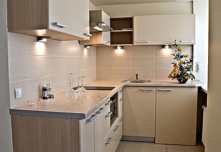 Viesnīcā ir arī apartamenti, kurā ir pilnīgi aprīkota virtuve, divas double gultas un dīvāns, liela vannas istaba, drēbju skapis un minibārs. Attēlā- Viesnīcā ir arī apartamenti, kurā ir pilnīgi aprīkota virtuve, divas double gultas un dīvāns, liela vannas istaba, drēbju skapis un minibārs. Attēlā- 27830