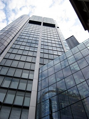 Iecienīts tūristu objekts ir Main Tower. Tornim ir 54 stāvi, 240 m augstumā. 55 stāvs skatu platforma Iecienīts tūristu objekts ir Main Tower. Tornim ir 54 stāvi, 240 m augstumā. 55 stāvs skatu platforma 28274