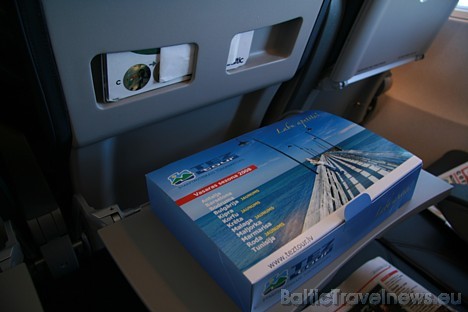 Lidojuma laikā, kas ilgs apmēram četras stundas ir iespējams baudīt arī maltīti 29921