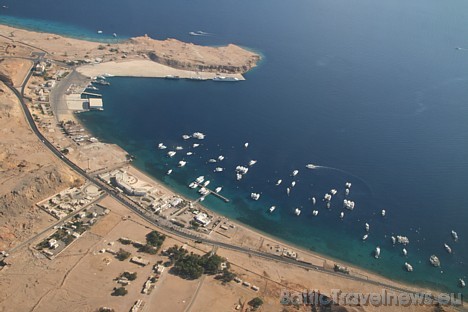 Šeit pavisam tuvu krastam ir iespējams nirt un vērot koraļļu rifus. Šī ir viena no labākajām zemūdens peldēšanas vietām pasaulē 29932