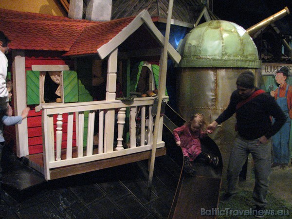 Atgriežoties Pasaku laukumā pēc vilciena brauciena, Pepijas mājas un grāmatu veikala, mēs atlikušo apmeklējumam atlicināto laiku šeit aizvadīsim neman 31784